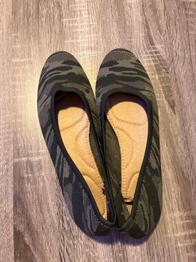 Old Navy Grey and Black Camo Slip-On Ballet Flats